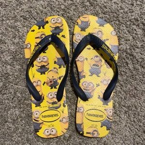Super fun minion havaianas flip flops size 9/10